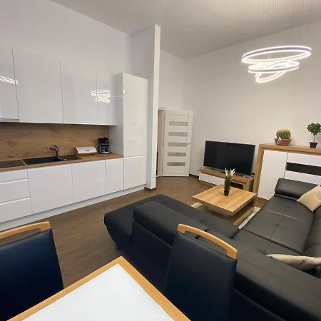 Classy Times - City Centre - Private Parking - Sunny Apartment Poprad Exterior foto