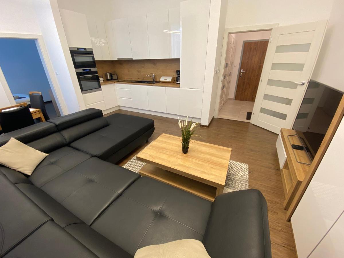 Classy Times - City Centre - Private Parking - Sunny Apartment Poprad Exterior foto