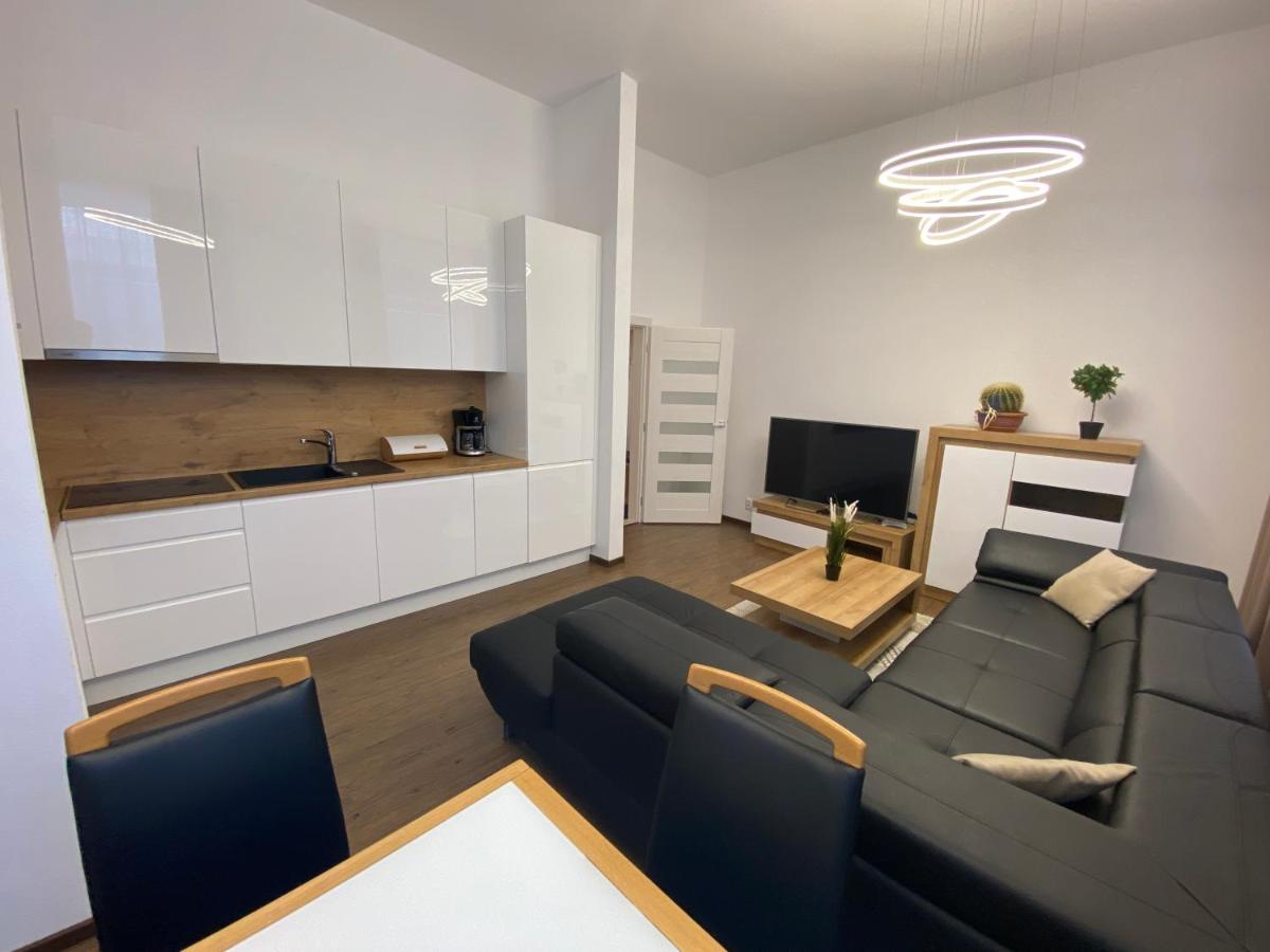 Classy Times - City Centre - Private Parking - Sunny Apartment Poprad Exterior foto